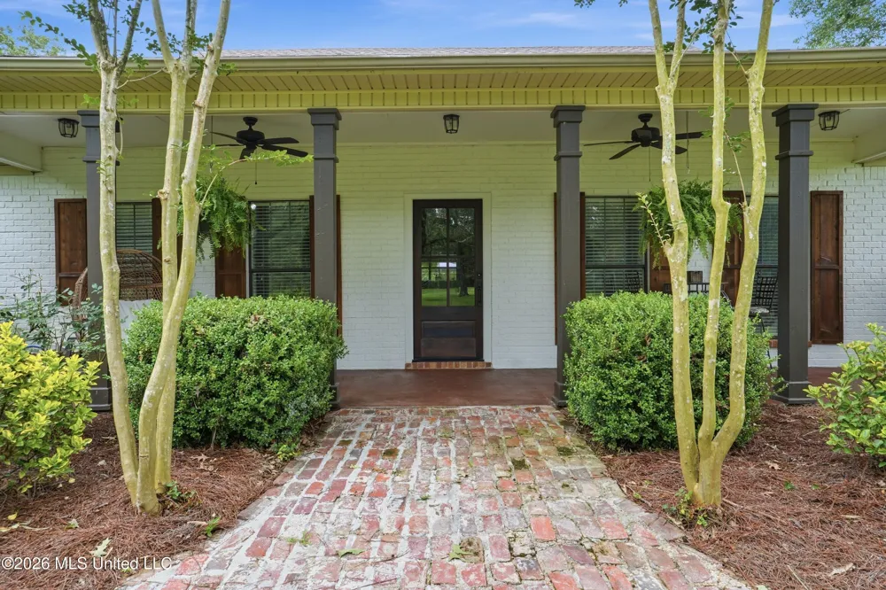 240 Mink Branch Road Pelahatchie, MS 39145