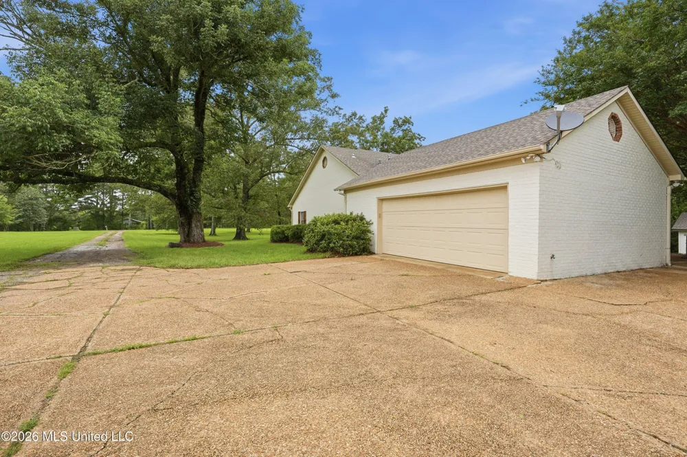 240 Mink Branch Road Pelahatchie, MS 39145
