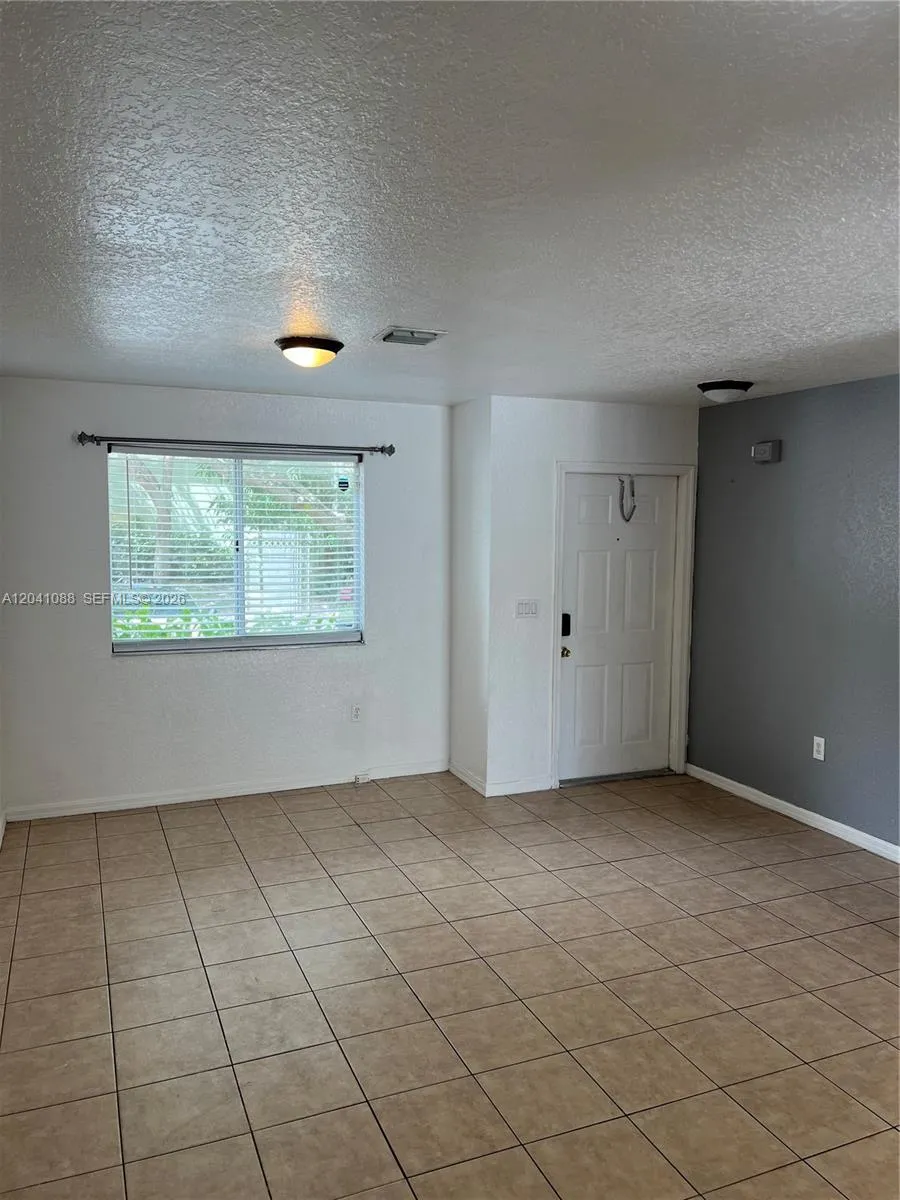 183 Hidden Ct Rd #F-33 Hollywood, FL 33023