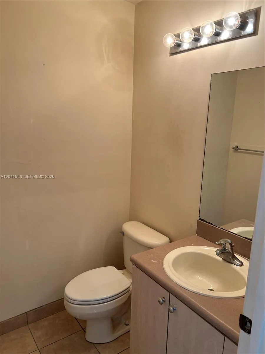 183 Hidden Ct Rd #F-33 Hollywood, FL 33023