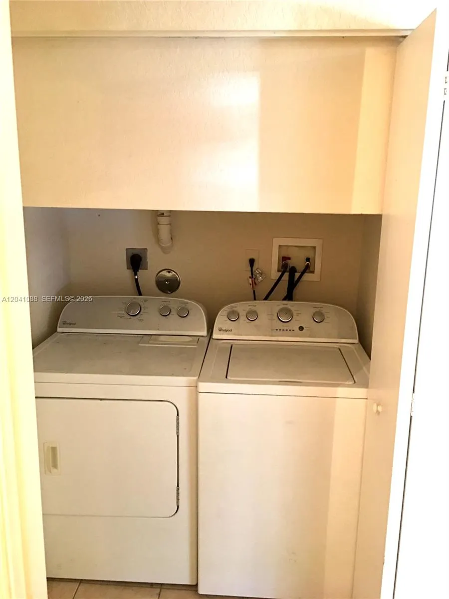 183 Hidden Ct Rd #F-33 Hollywood, FL 33023