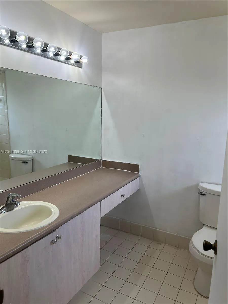 183 Hidden Ct Rd #F-33 Hollywood, FL 33023