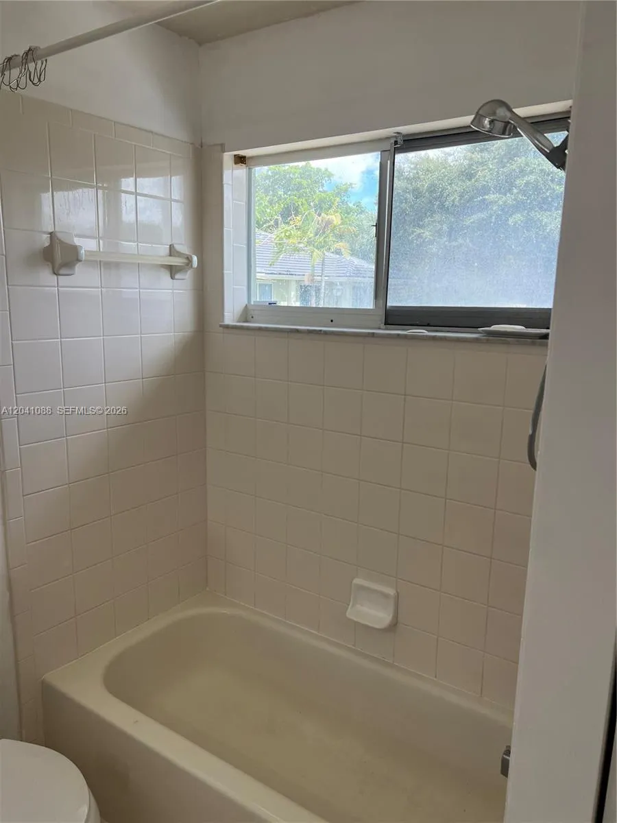 183 Hidden Ct Rd #F-33 Hollywood, FL 33023
