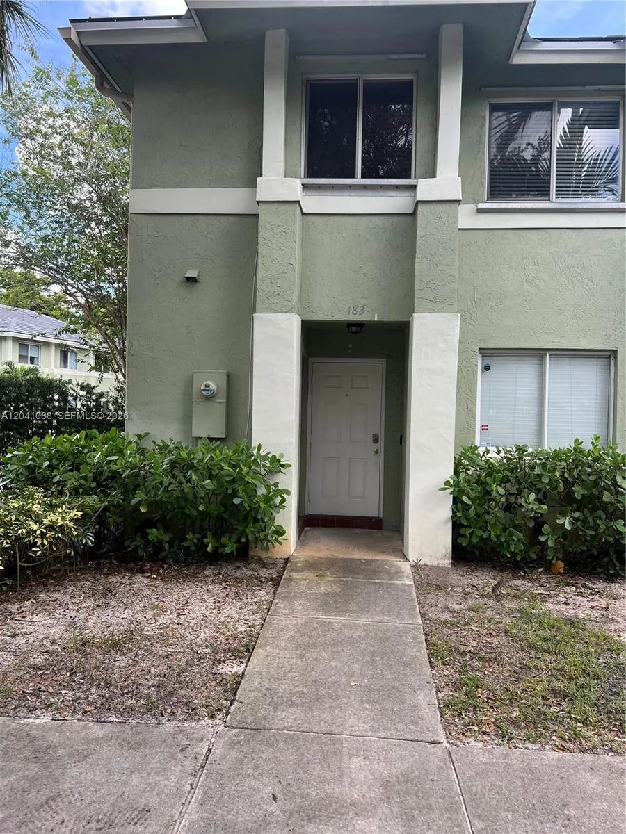 183 Hidden Ct Rd #F-33 Hollywood, FL 33023