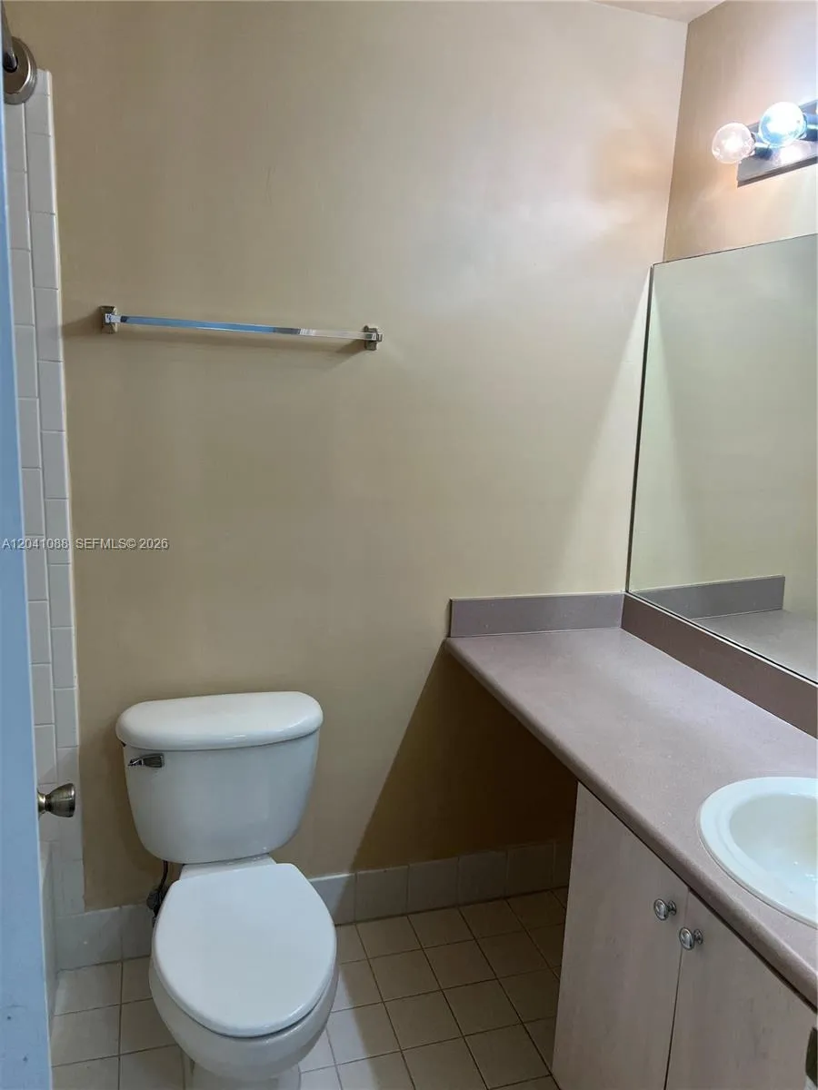 183 Hidden Ct Rd #F-33 Hollywood, FL 33023