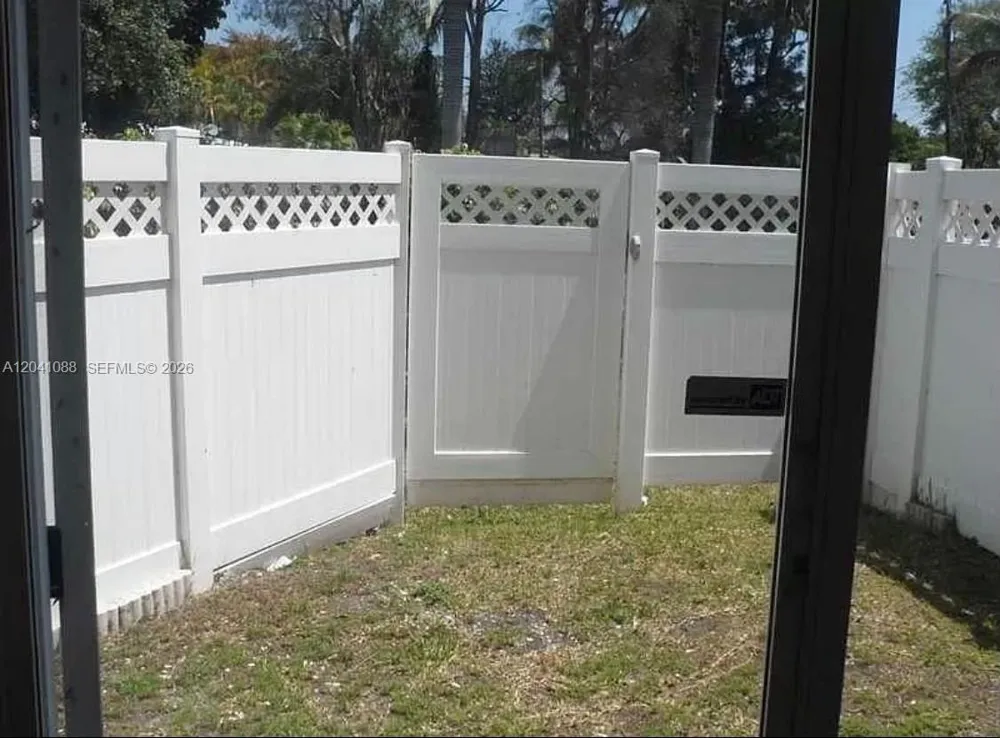 183 Hidden Ct Rd #F-33 Hollywood, FL 33023