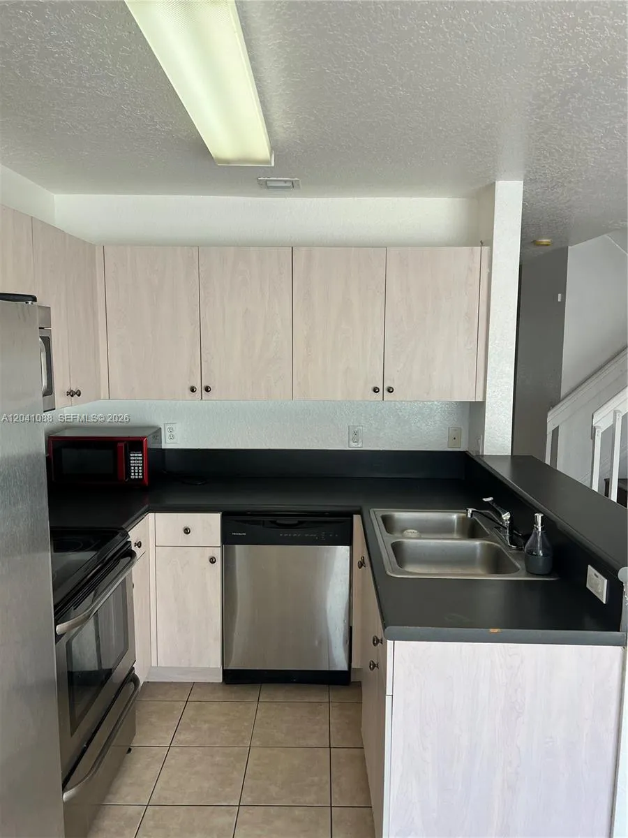 183 Hidden Ct Rd #F-33 Hollywood, FL 33023