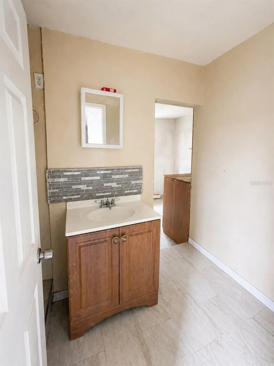 4615 CLARCONA OCOEE ROAD Orlando, FL 32810