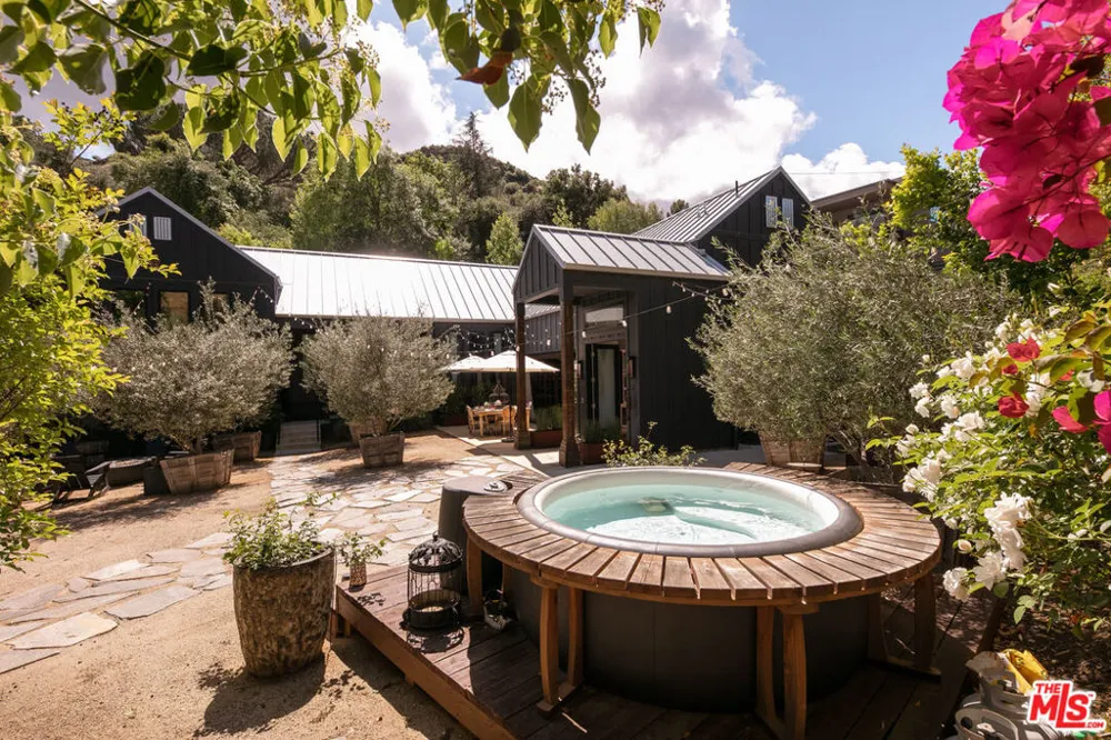 28960 Crags Drive Agoura Hills, CA 91301