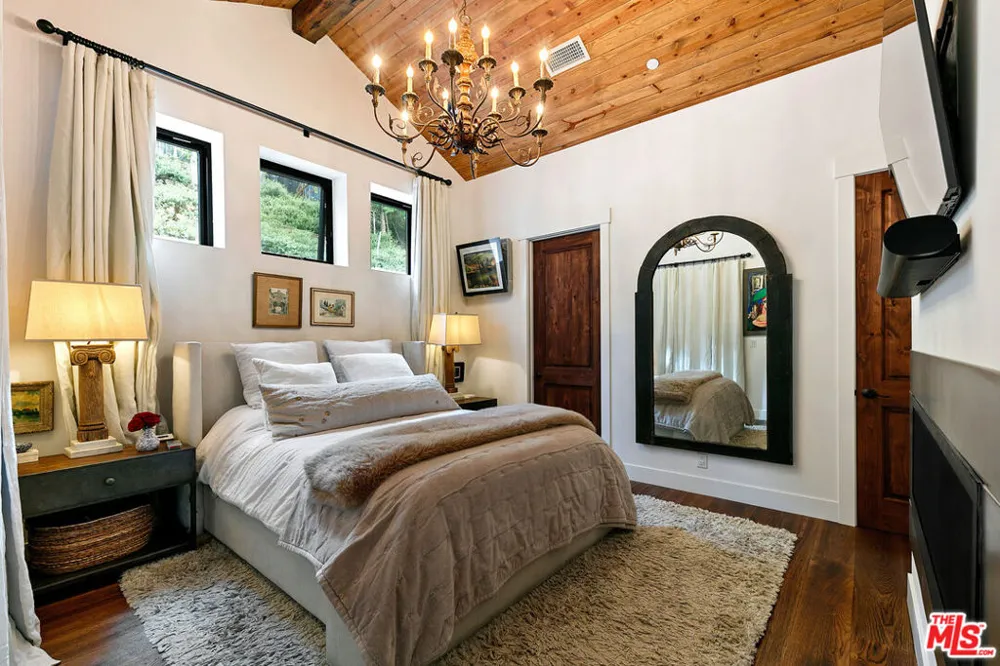 28960 Crags Drive Agoura Hills, CA 91301