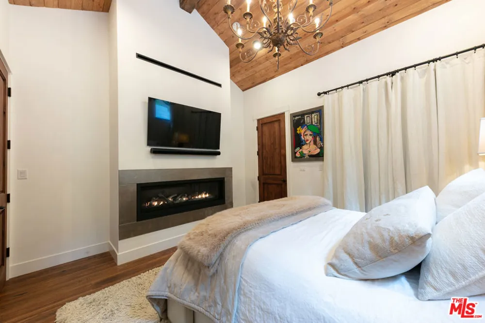 28960 Crags Drive Agoura Hills, CA 91301