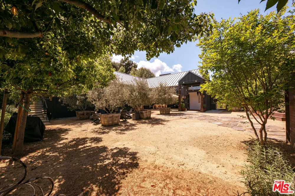28960 Crags Drive Agoura Hills, CA 91301