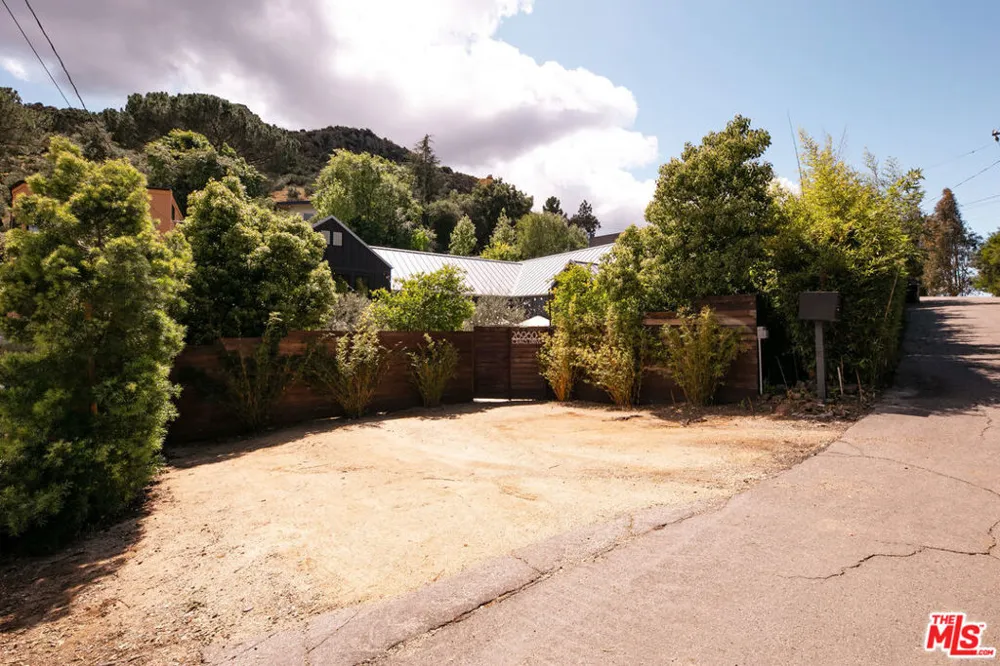 28960 Crags Drive Agoura Hills, CA 91301