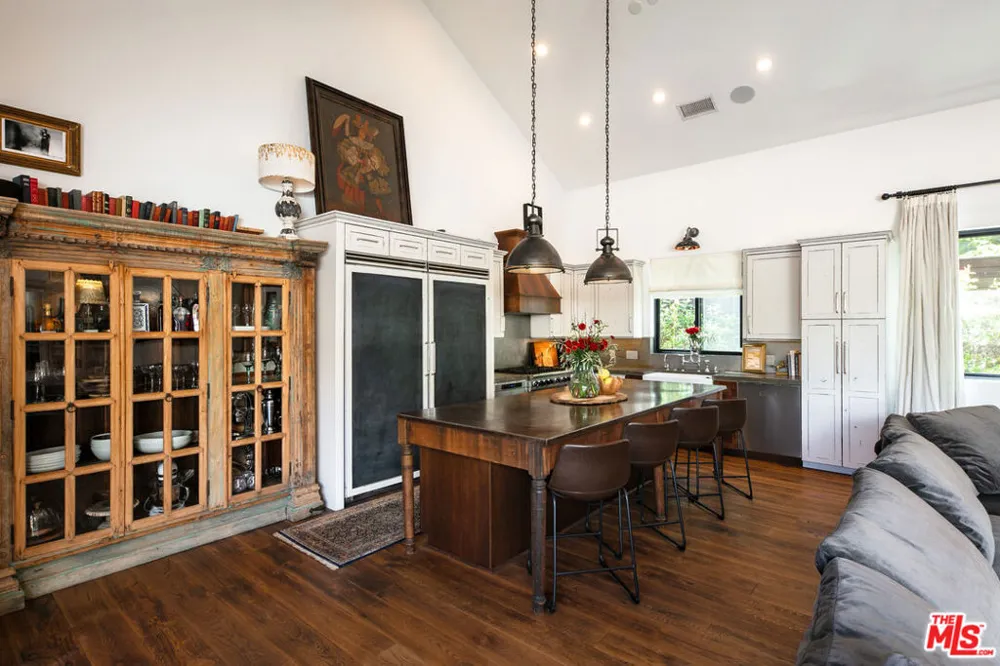 28960 Crags Drive Agoura Hills, CA 91301