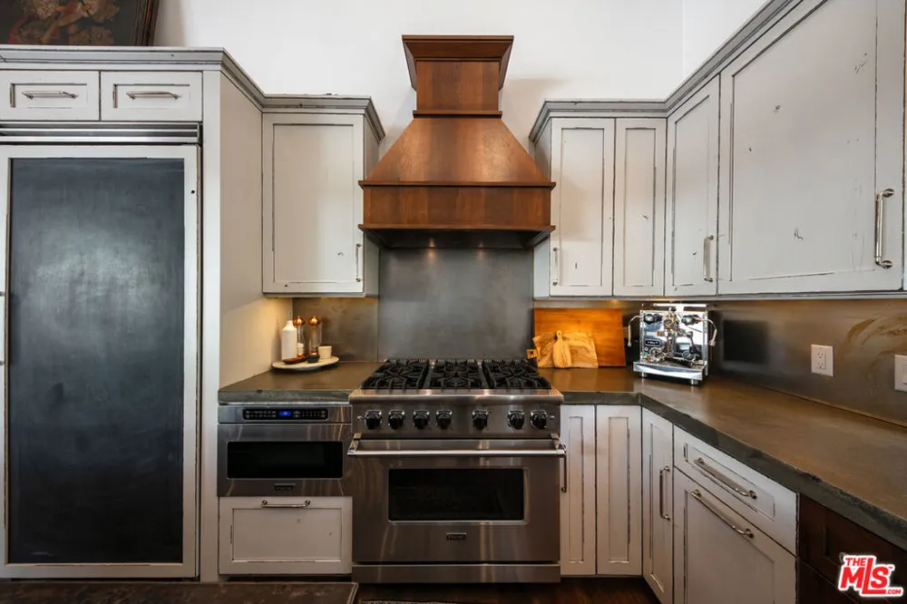 28960 Crags Drive Agoura Hills, CA 91301