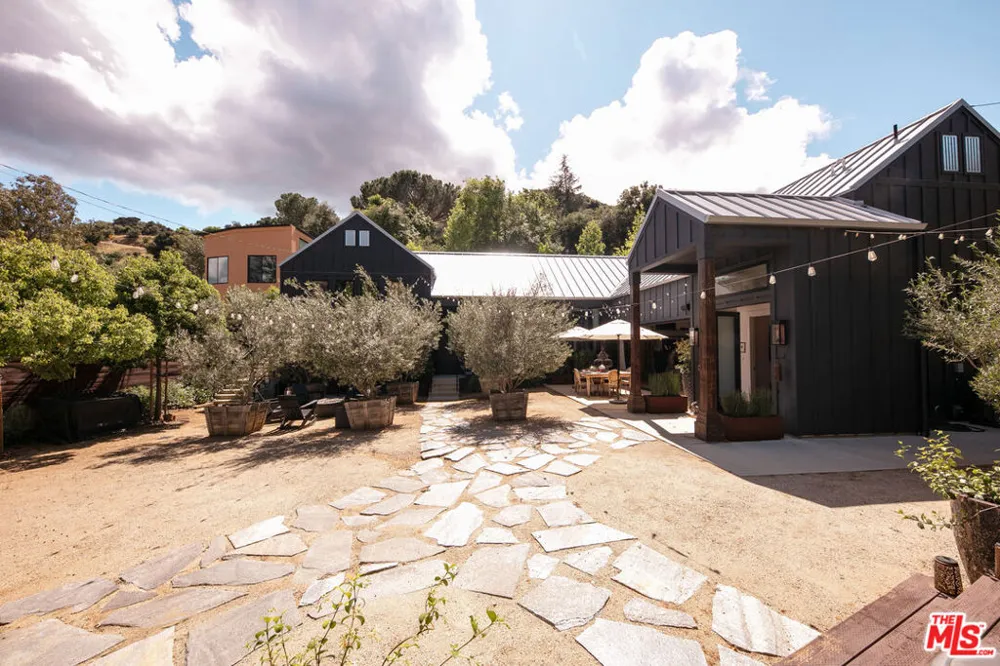 28960 Crags Drive Agoura Hills, CA 91301