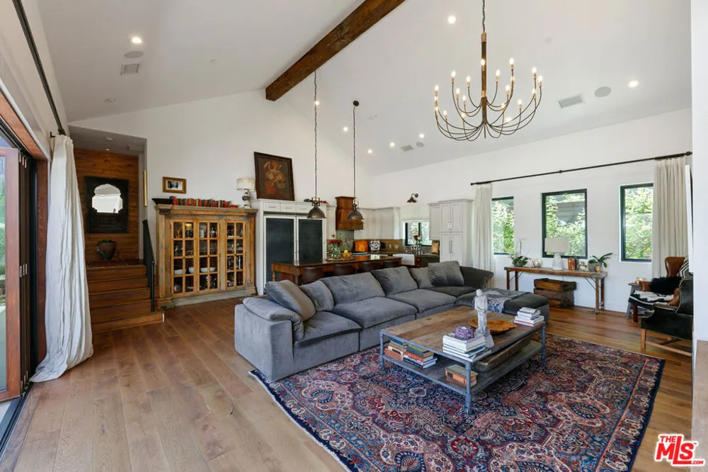 28960 Crags Drive Agoura Hills, CA 91301