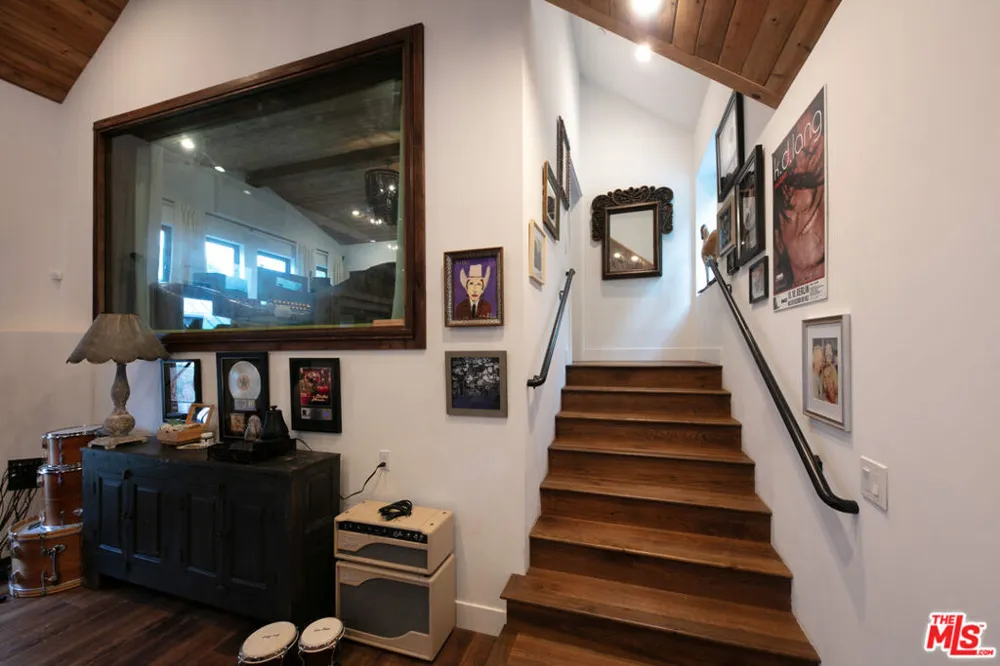 28960 Crags Drive Agoura Hills, CA 91301