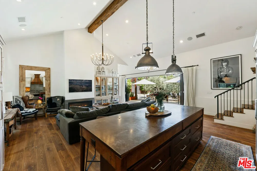 28960 Crags Drive Agoura Hills, CA 91301