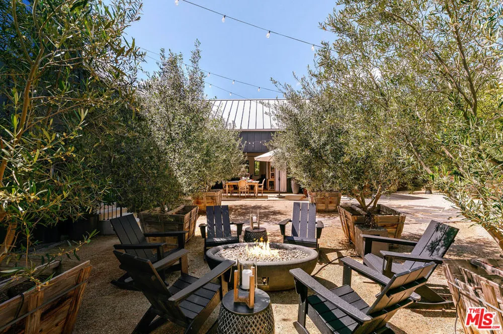 28960 Crags Drive Agoura Hills, CA 91301
