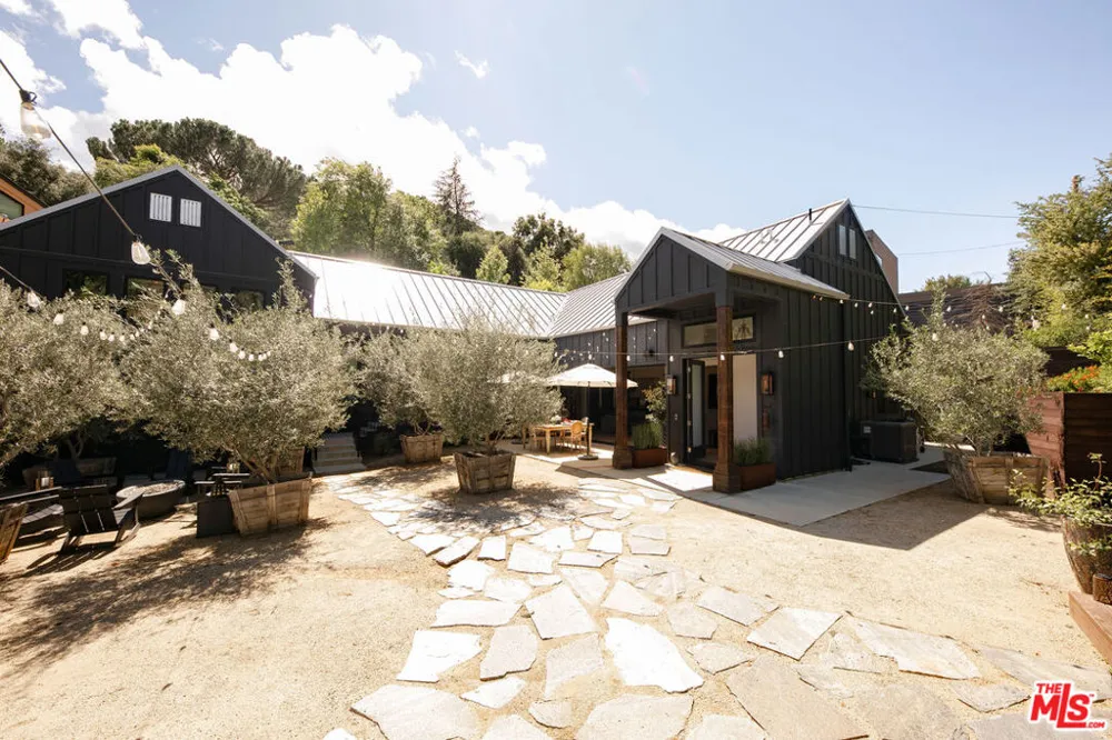 28960 Crags Drive Agoura Hills, CA 91301