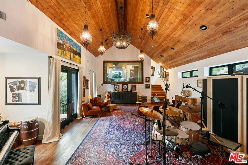 28960 Crags Drive Agoura Hills, CA 91301