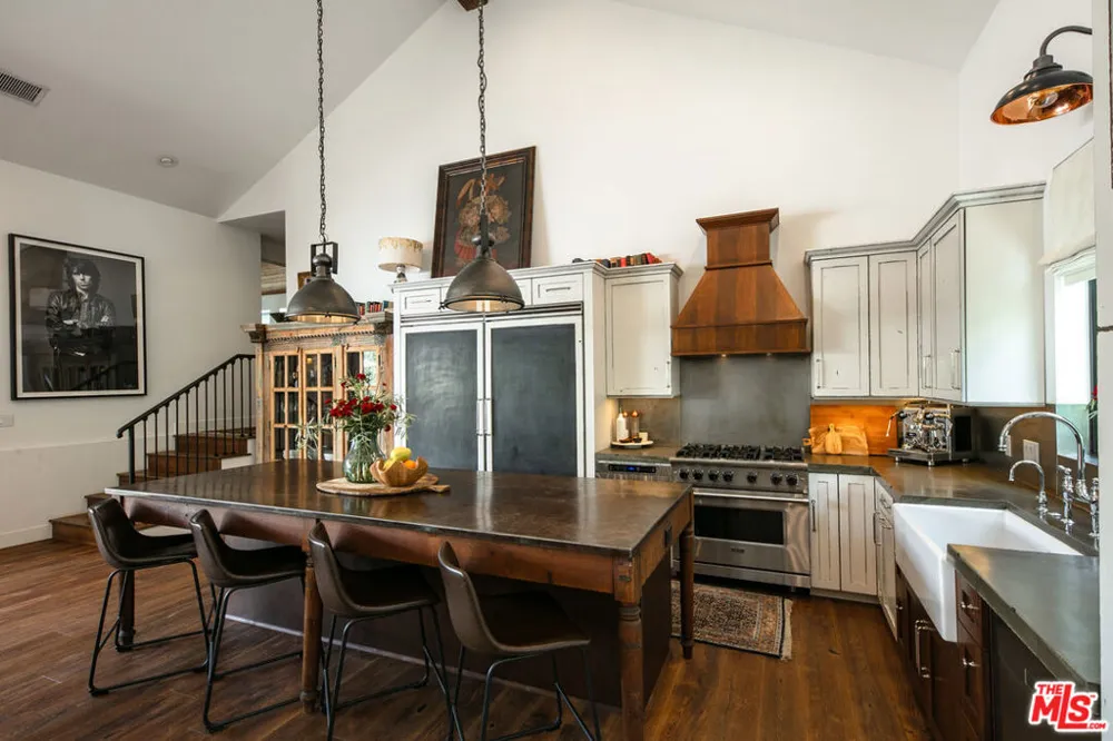28960 Crags Drive Agoura Hills, CA 91301