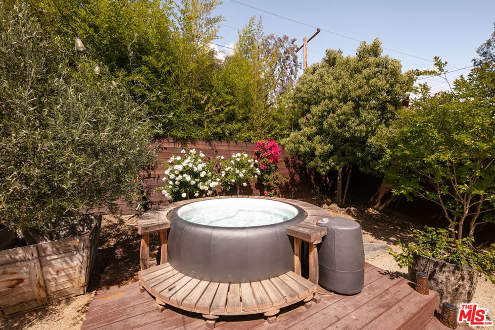 28960 Crags Drive Agoura Hills, CA 91301