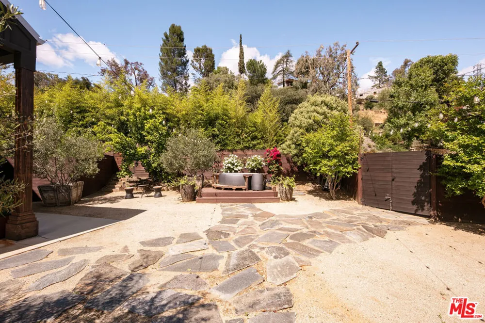 28960 Crags Drive Agoura Hills, CA 91301