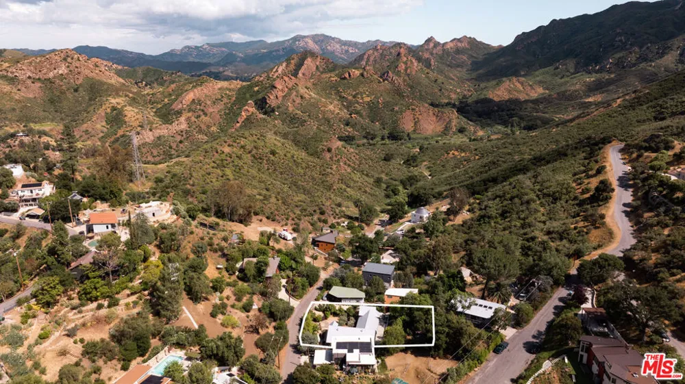 28960 Crags Drive Agoura Hills, CA 91301