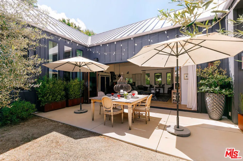 28960 Crags Drive Agoura Hills, CA 91301