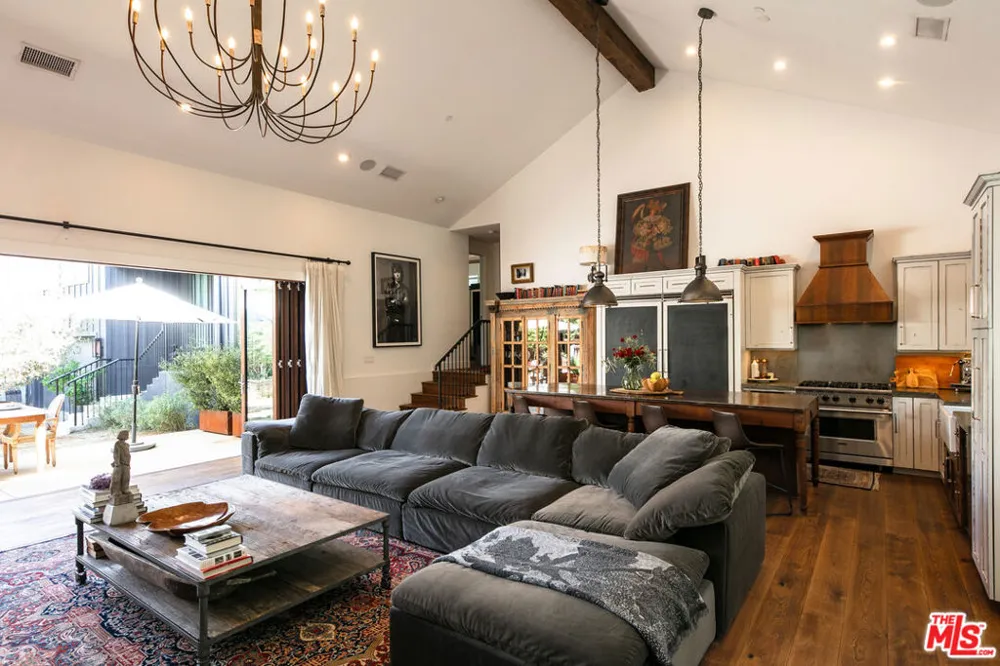 28960 Crags Drive Agoura Hills, CA 91301