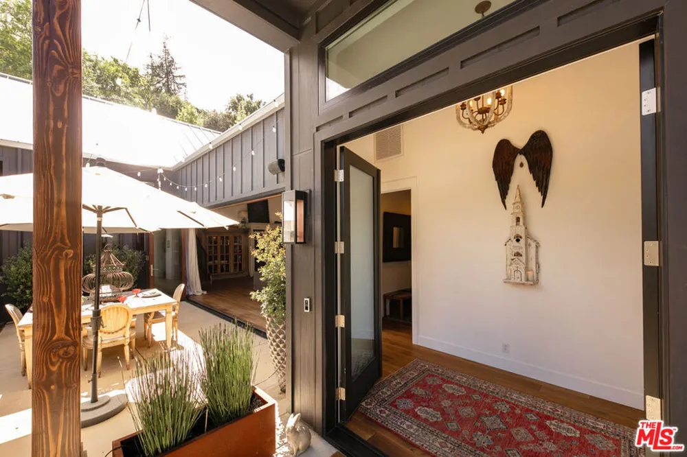 28960 Crags Drive Agoura Hills, CA 91301
