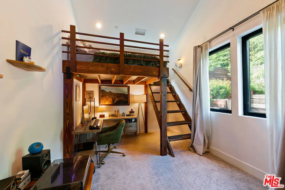 28960 Crags Drive Agoura Hills, CA 91301