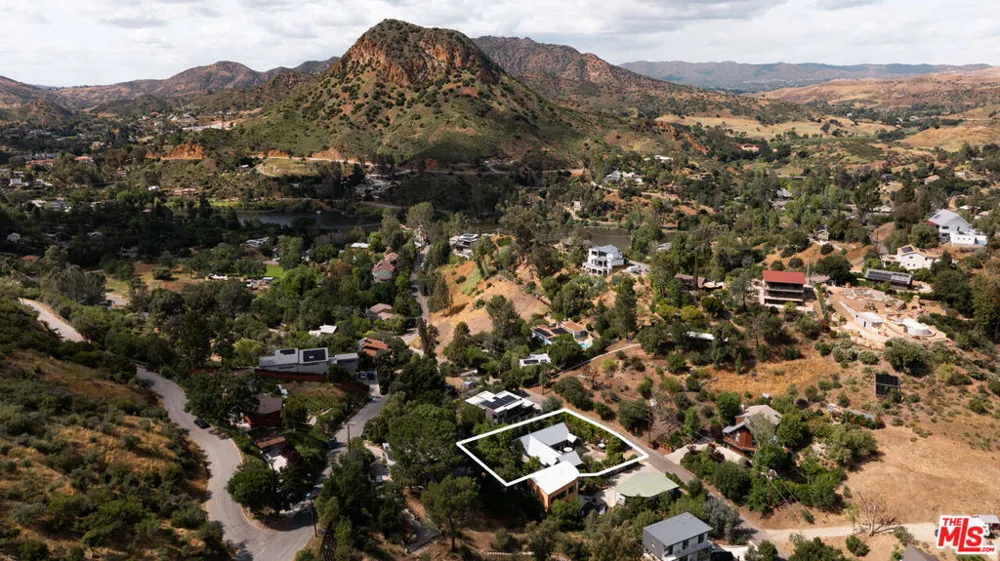 28960 Crags Drive Agoura Hills, CA 91301