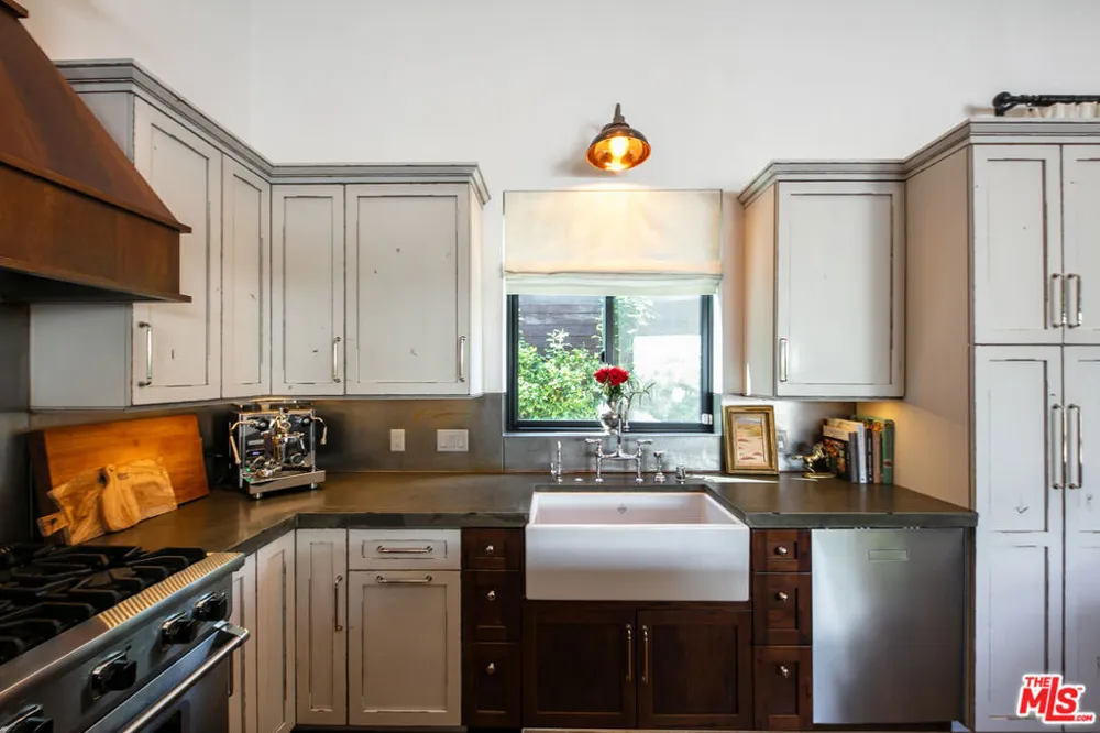 28960 Crags Drive Agoura Hills, CA 91301