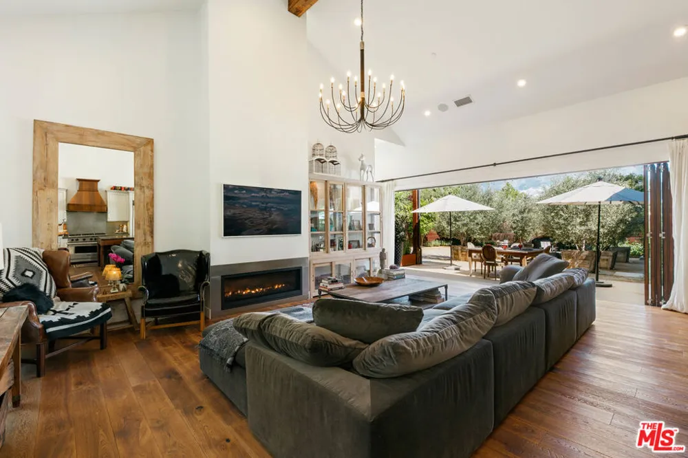 28960 Crags Drive Agoura Hills, CA 91301