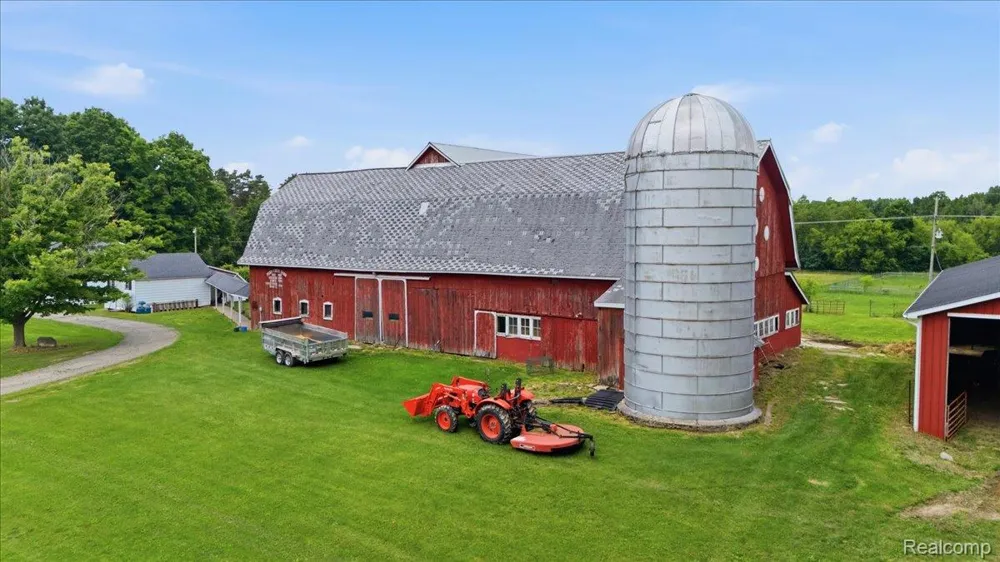 5726 Barnes Road Millington Township, MI 48746