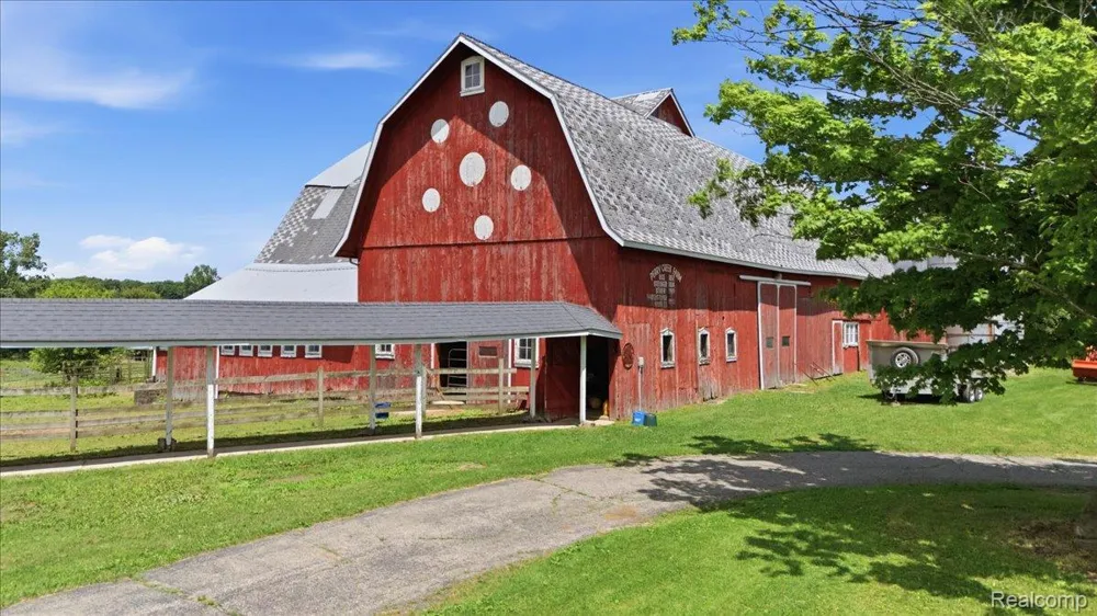 5726 Barnes Road Millington Township, MI 48746