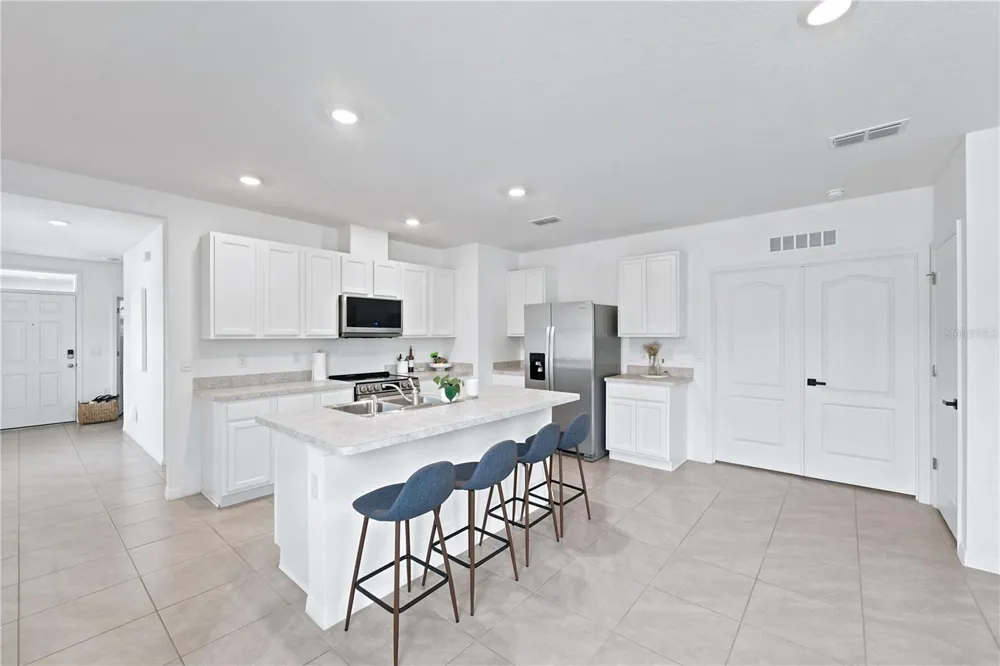 2733 REDDISH EGRET BEND Harmony, FL 34773