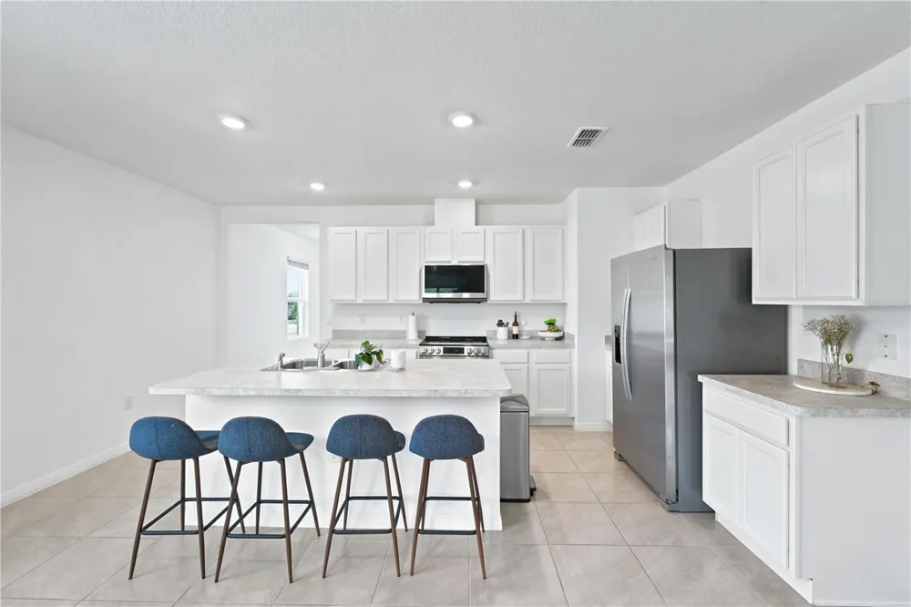 2733 REDDISH EGRET BEND Harmony, FL 34773