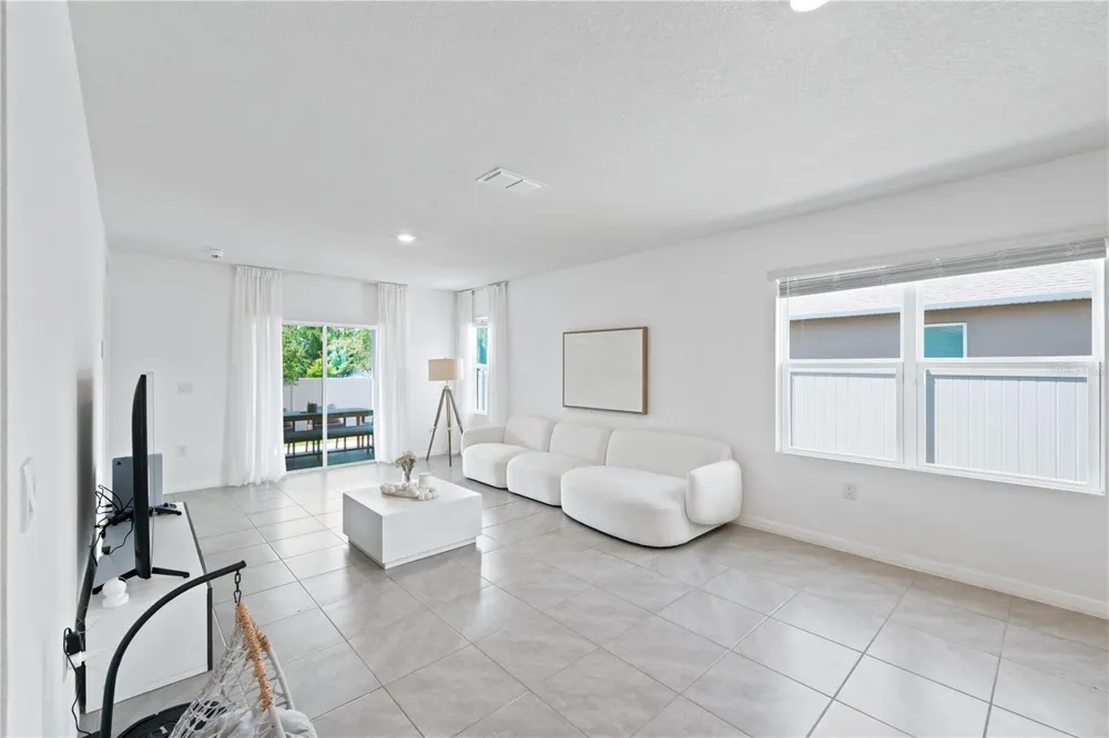 2733 REDDISH EGRET BEND Harmony, FL 34773
