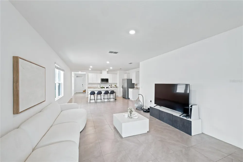 2733 REDDISH EGRET BEND Harmony, FL 34773
