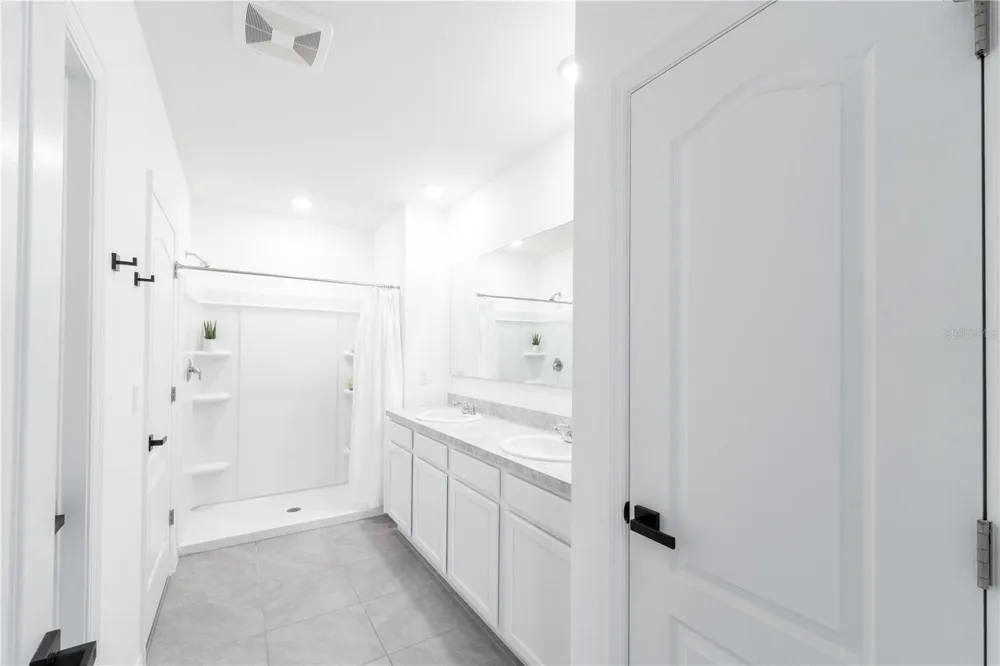 2733 REDDISH EGRET BEND Harmony, FL 34773