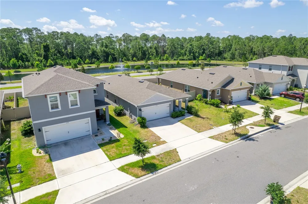2733 REDDISH EGRET BEND Harmony, FL 34773