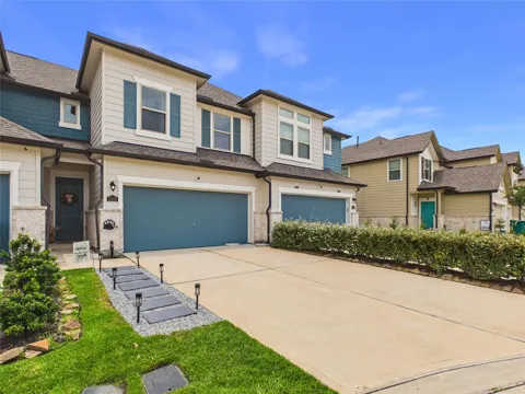 5530 Clarendon Hills Court
