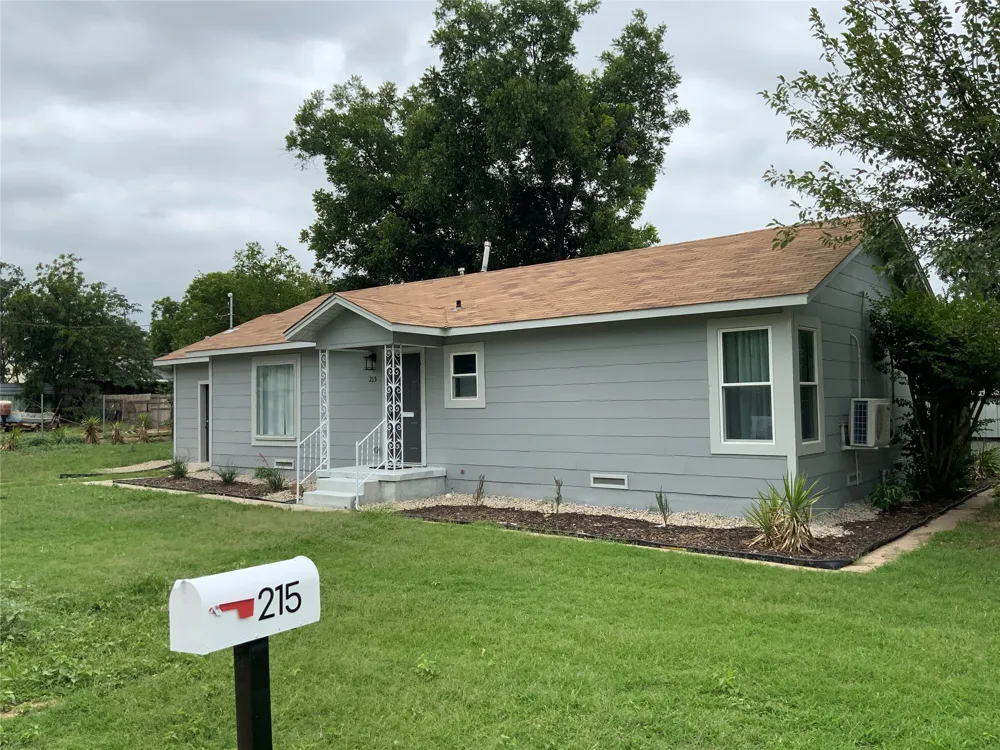 215 S 4th Street Jacksboro, TX 76458