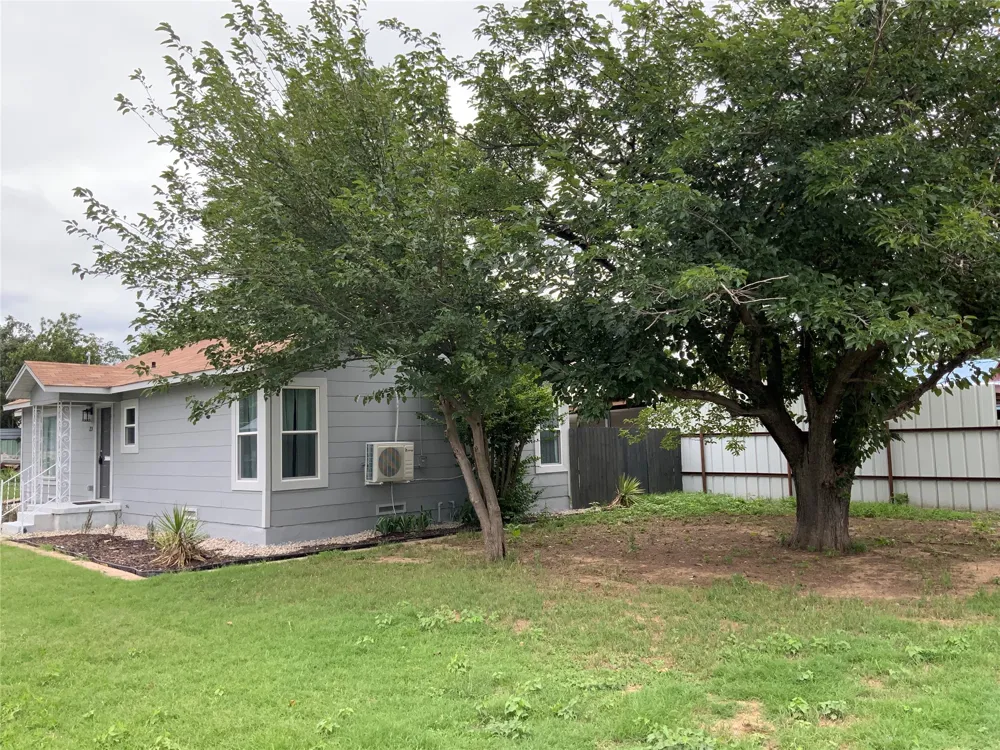 215 S 4th Street Jacksboro, TX 76458
