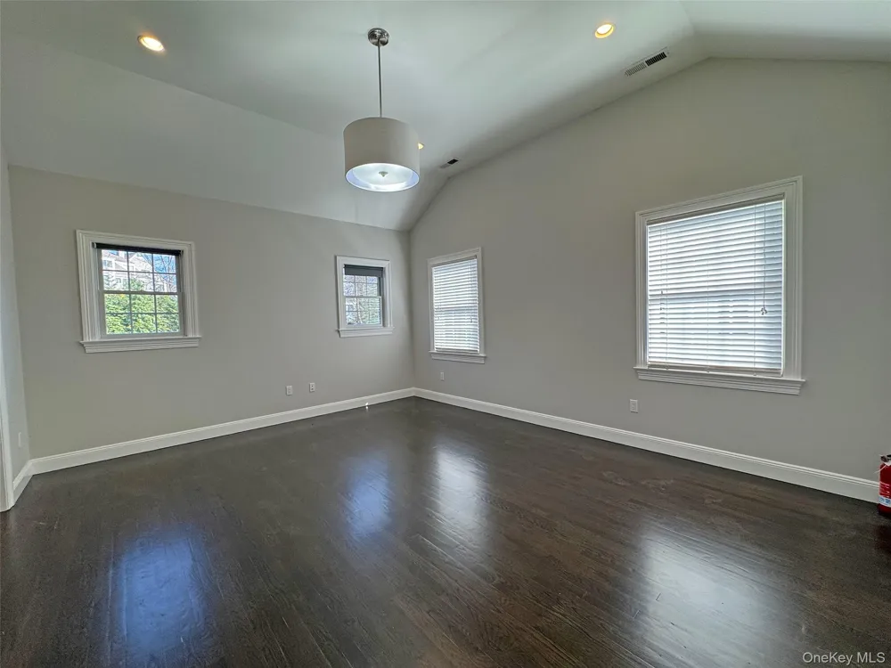 1019 Grove Street Mamaroneck, NY 10543