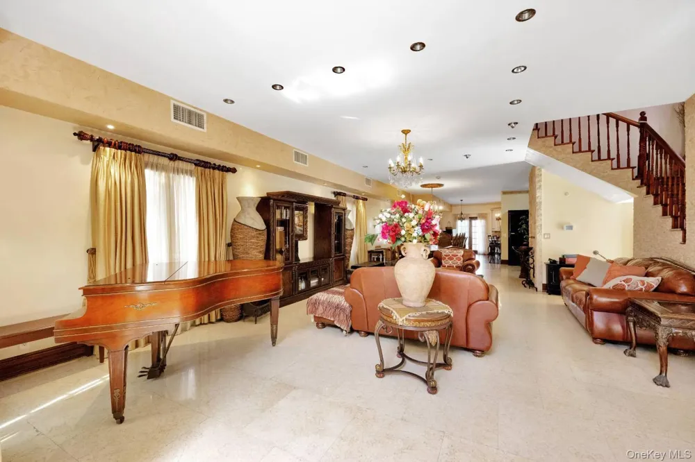 186-31 radnor Road Jamaica Estates, NY 11432